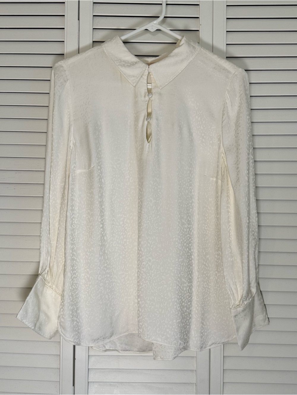 Soft Surroundings Ivory Blouse Triple Keyhole Neckline Long Sleeve Size PM NWOT